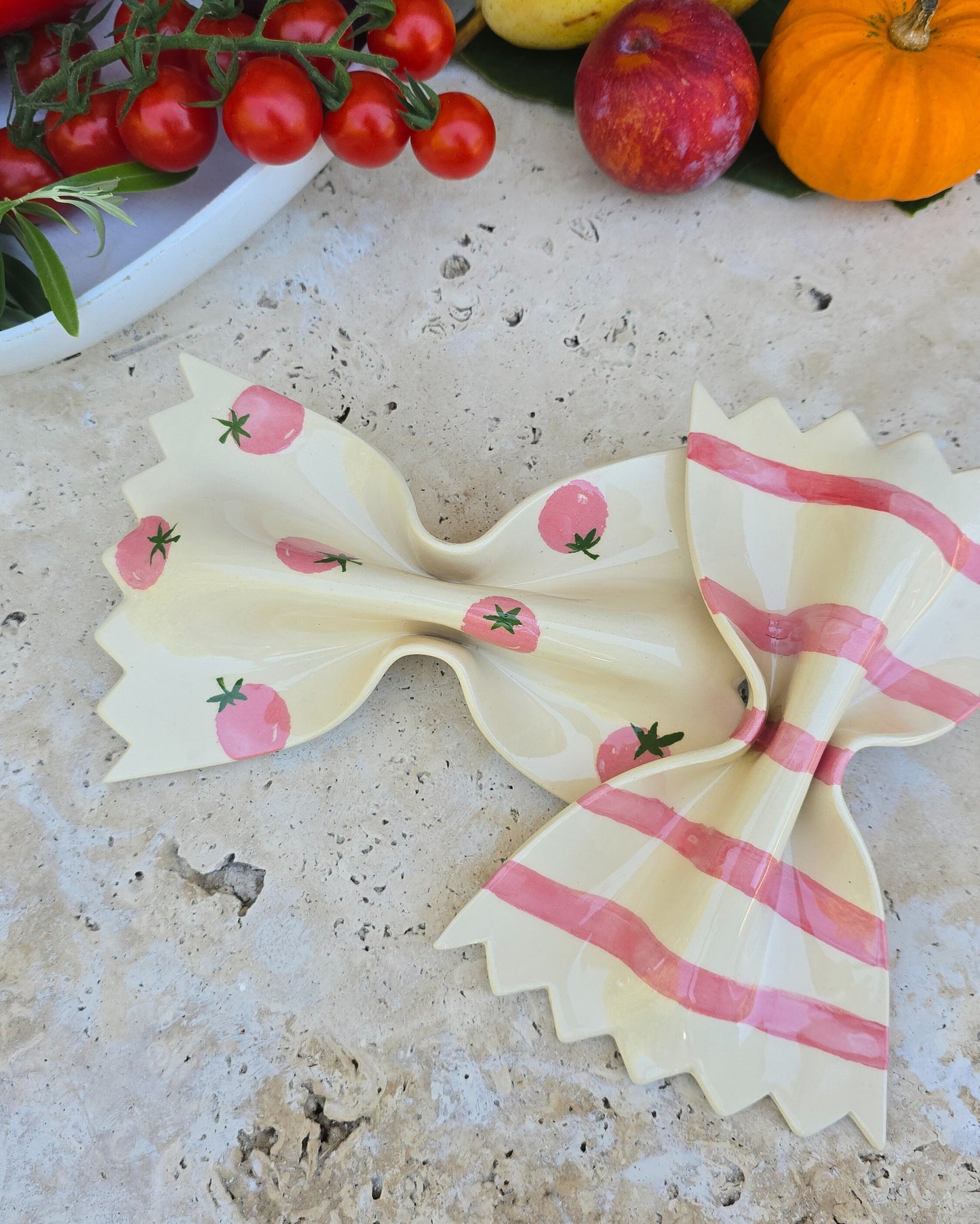 Farfalle motifs pomodoro