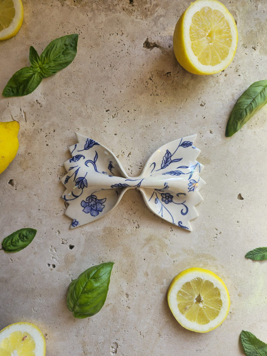 farfalle céramique blanc imprimé fleurs bleu