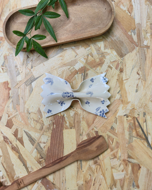Farfalle céramique blanc petite fleurs bleues